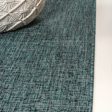 Alda Modern Minimalist Mingled Solid Indoor/Outdoor Area Rug